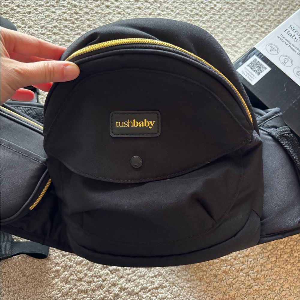 TushBaby Strapless Baby Hipseat - Picture 2 of 5